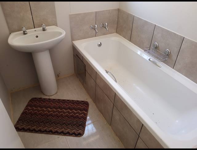 3 BEDROOM FREEHOLD FOR SALE IN NEW MODDER